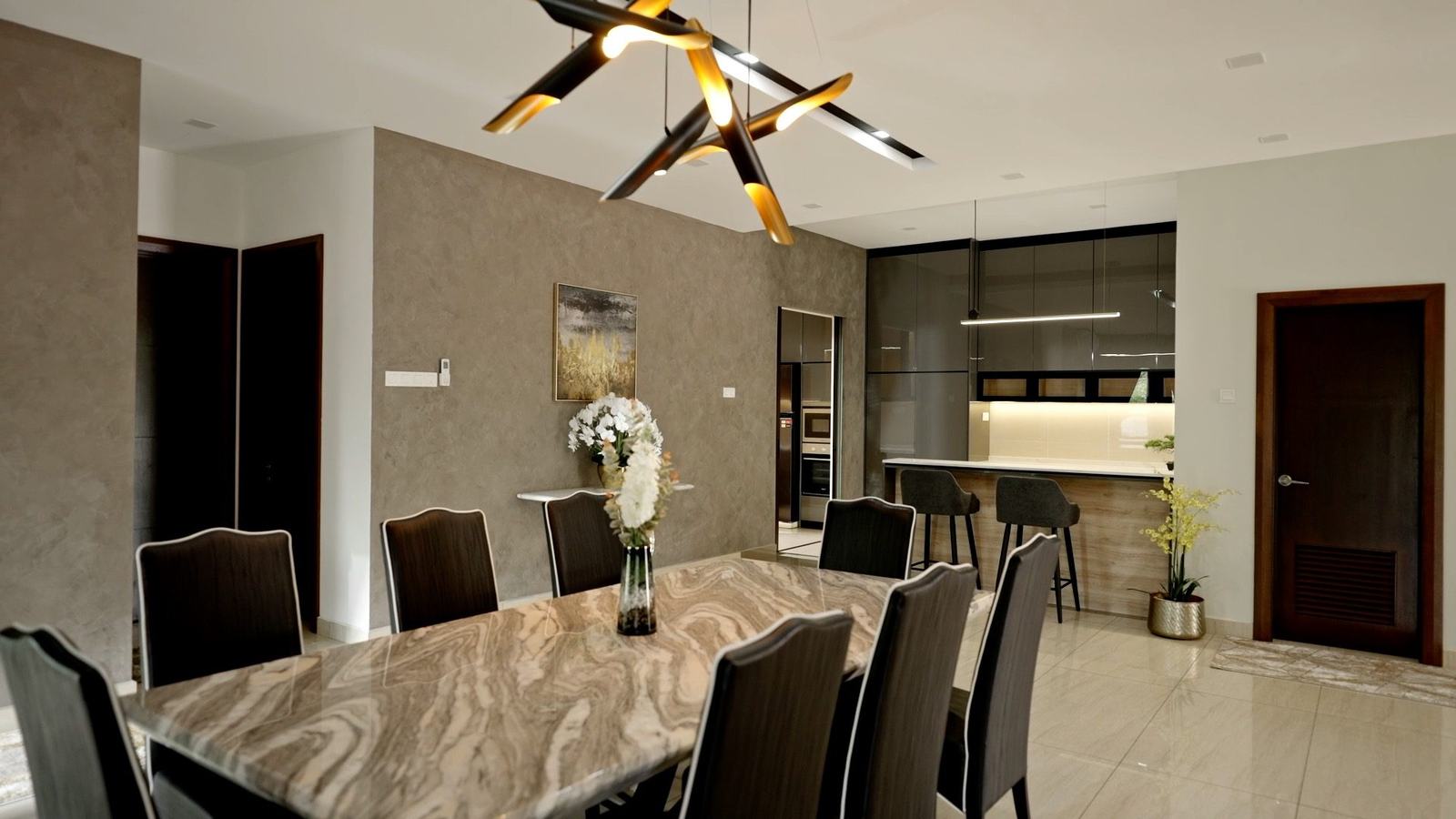 Dining area detail at Res-Trees Country Heights